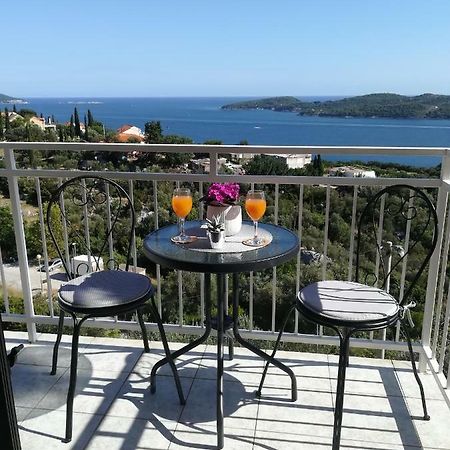 Cozy Apartmant With A Sea View In 오라사크 외부 사진