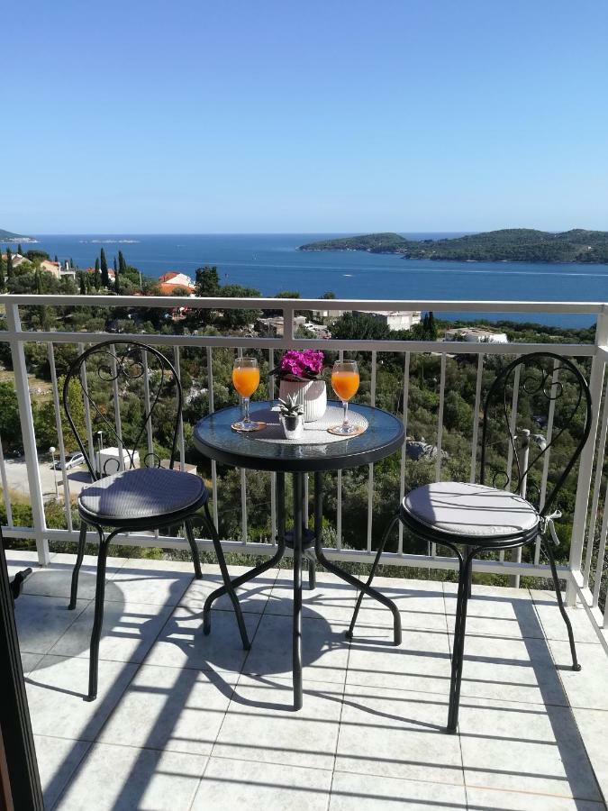 Cozy Apartmant With A Sea View In 오라사크 외부 사진